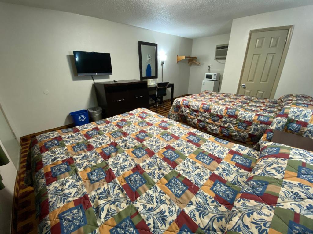 Postel nebo postele na pokoji v ubytování Lodge Inn Wrightstown - Fort Dix