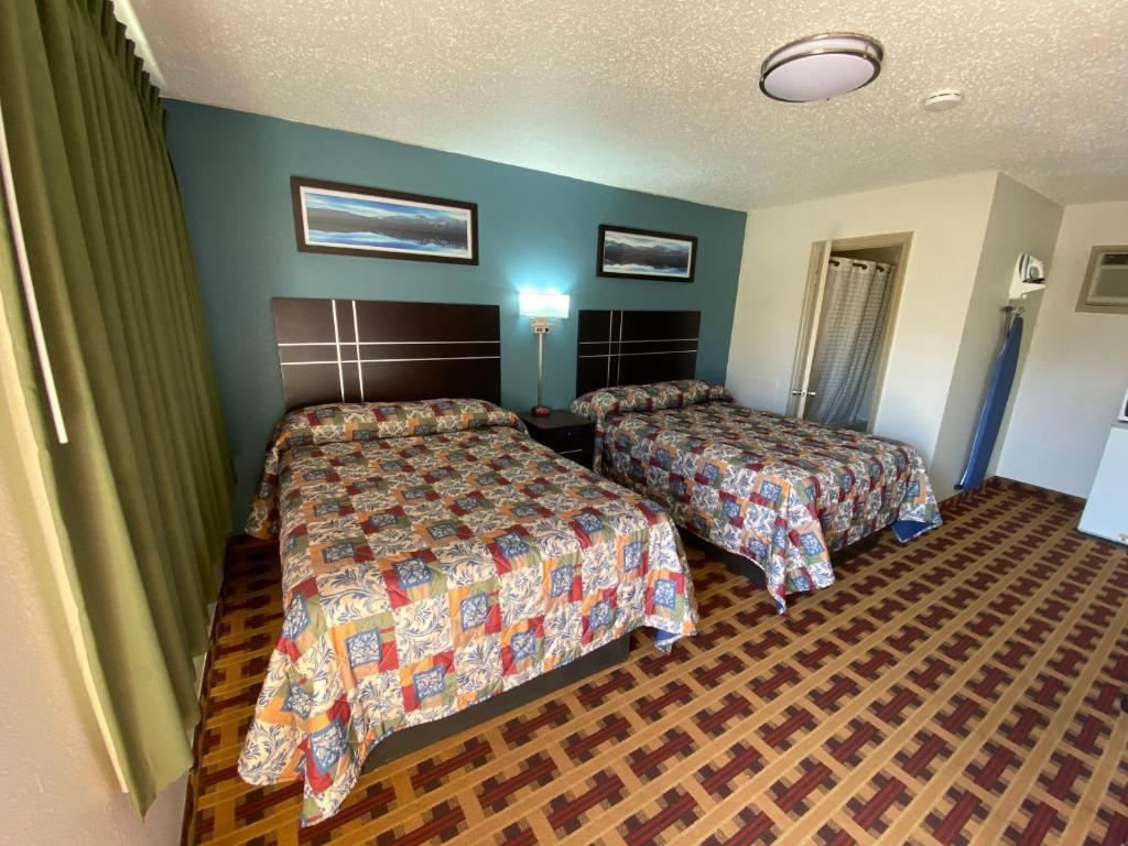 Postel nebo postele na pokoji v ubytování Lodge Inn Wrightstown - Fort Dix