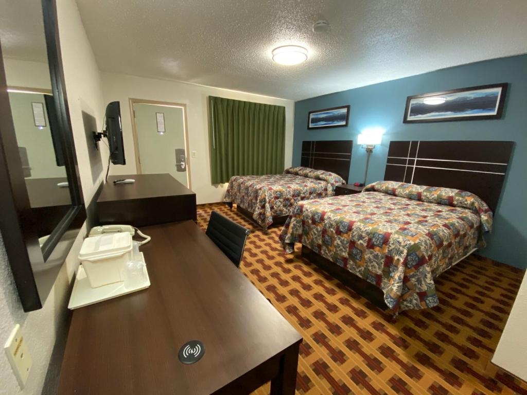 Postel nebo postele na pokoji v ubytování Lodge Inn Wrightstown - Fort Dix