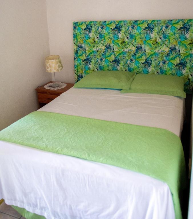 Кровать или кровати в номере Tropical Breeze Vacation Home and Apartments