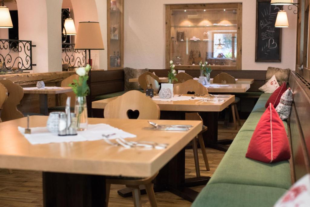 Posezení v ubytování Grüner Baum Naturparkhotel & Schwarzwald-Restaurant