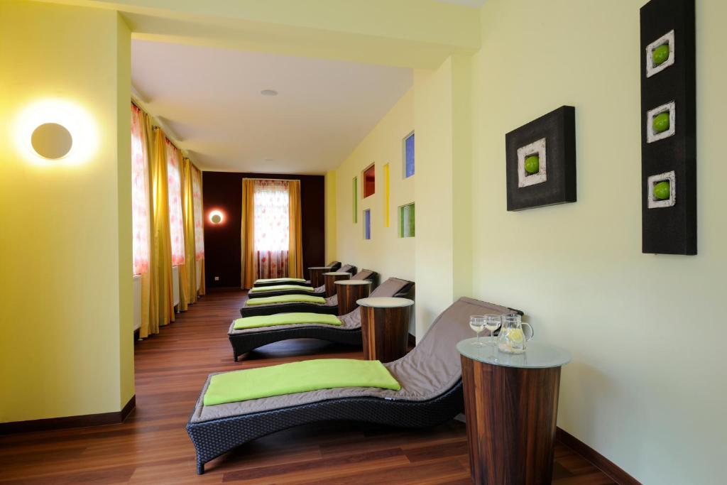Postel nebo postele na pokoji v ubytování Johannesbad Hotel Phönix