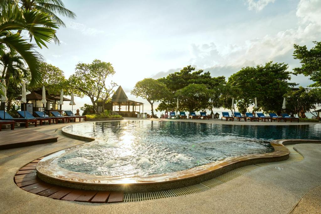 Bazén v ubytování Chaweng Buri Resort nebo v jeho okolí