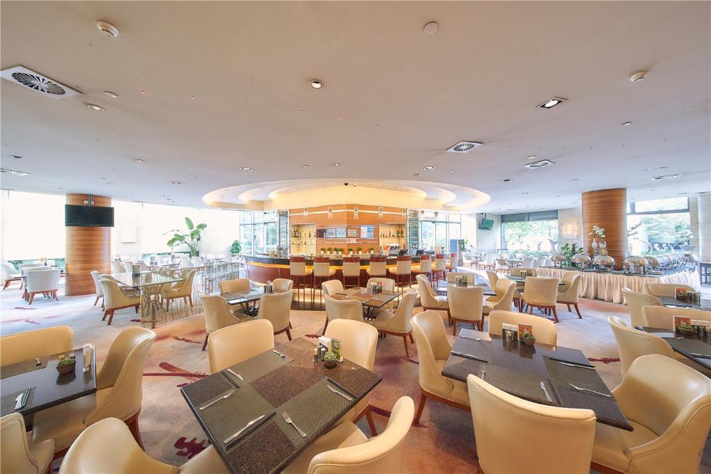 Restaurace v ubytování Parkview Hotel