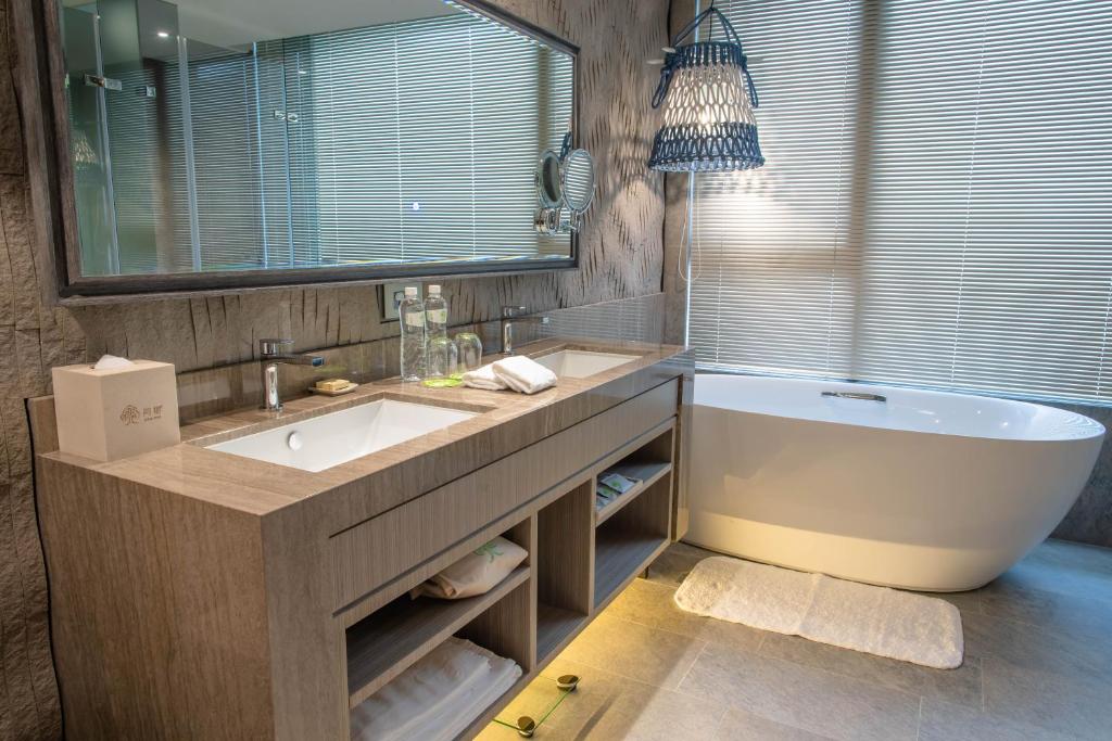 Koupelna v ubytování arTree hotel