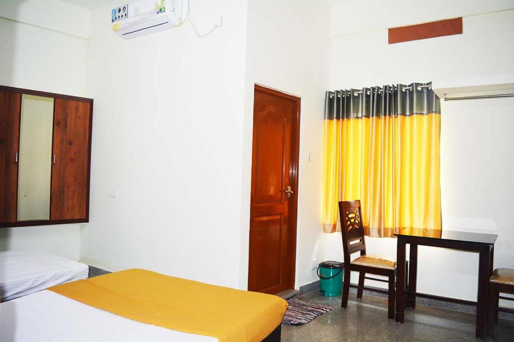 Postel nebo postele na pokoji v ubytování Jippus Galaxy Budget Air port hotel