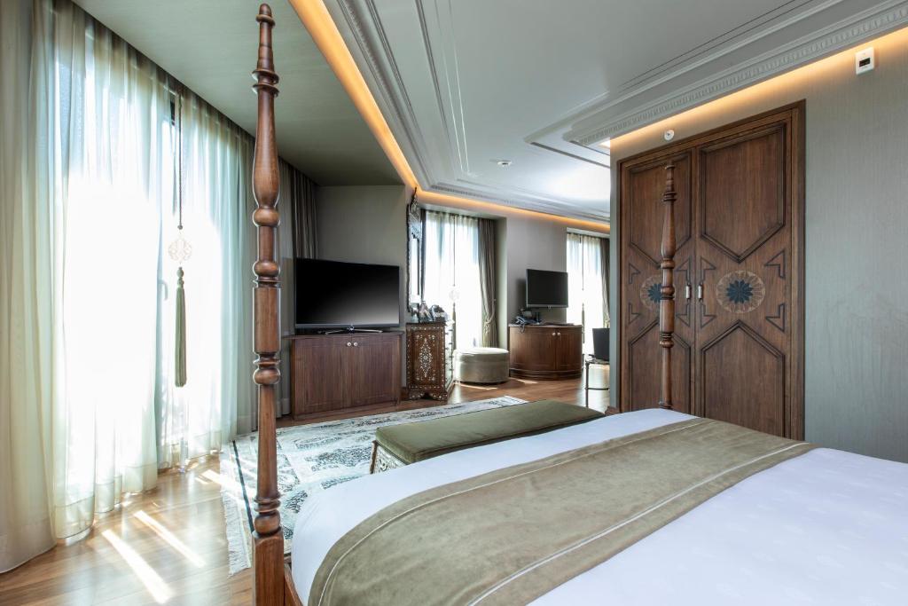 AJWA Sultanahmet - Preferred Hotels LVX Collection - Corner Suite With Street View