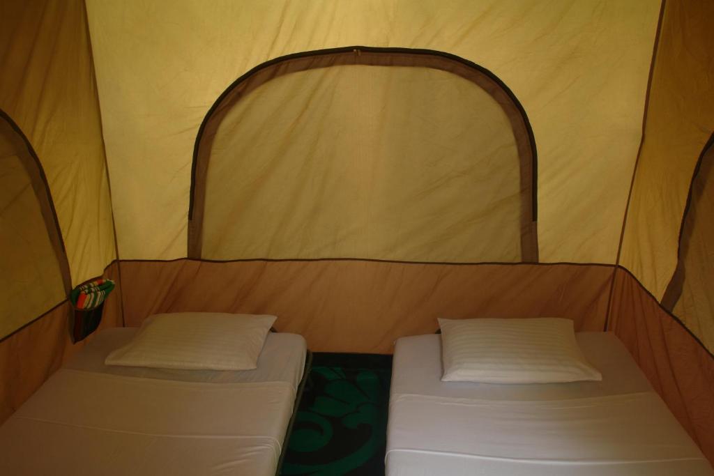 Postel nebo postele na pokoji v ubytování HOMESTAY CAMPING ANURADHAPURA