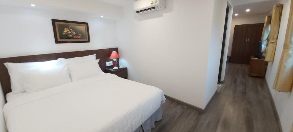 Postel nebo postele na pokoji v ubytování Hanoi Endless Hotel