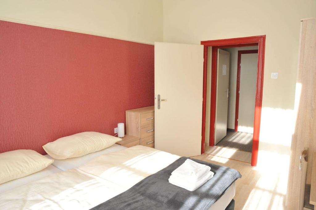 Postel nebo postele na pokoji v ubytování Piros Arany Panzió Kalocsa