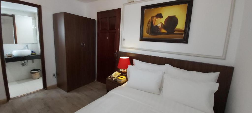 Postel nebo postele na pokoji v ubytování Hanoi Endless Hotel