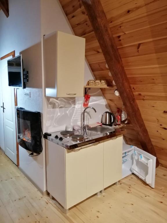 Kuchyň nebo kuchyňský kout v ubytování Apartmani RUNOLIST