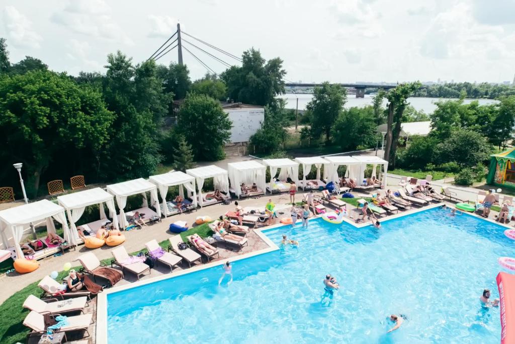 Bazén v ubytování VitaPark Borysfen nebo v jeho okolí