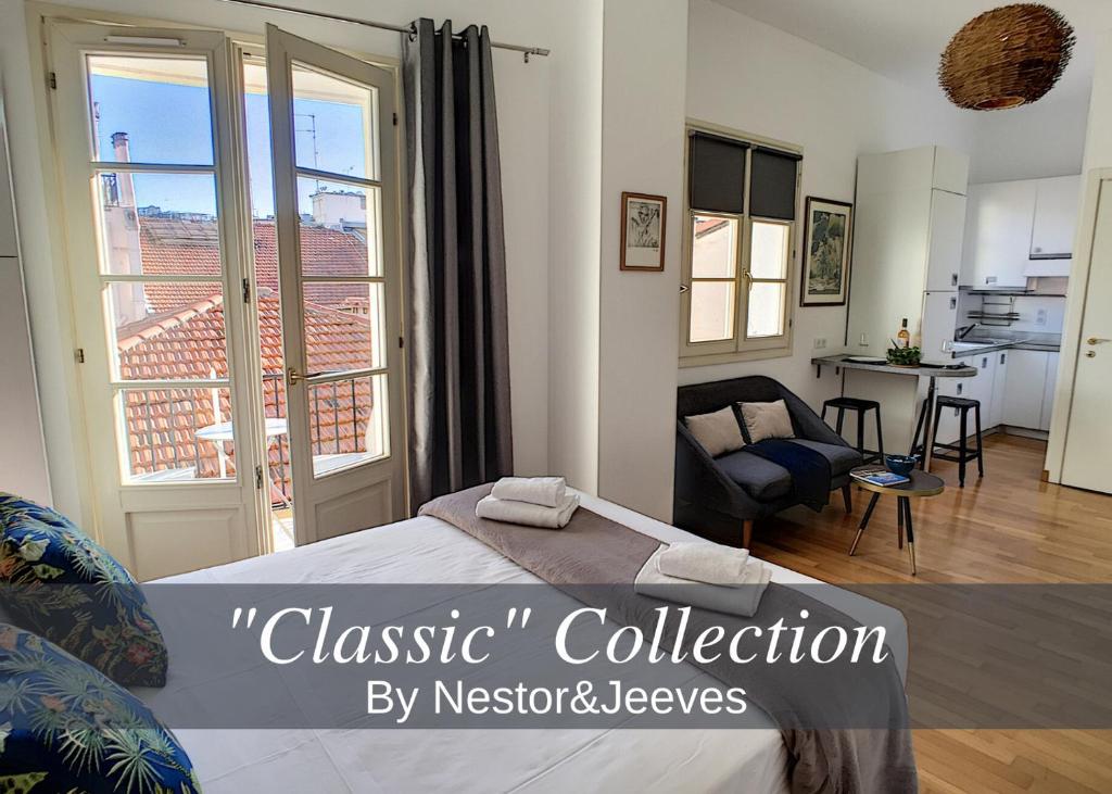une chambre avec un lit et un salon dans l'établissement Nestor&Jeeves - GRIMALDI PLAZA - Quartier réputé - Proche plage, à Nice