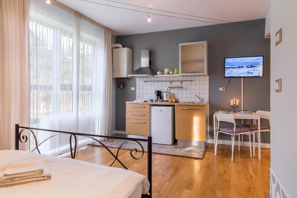 Η κουζίνα ή μικρή κουζίνα στο Nostalgia Central Studio II