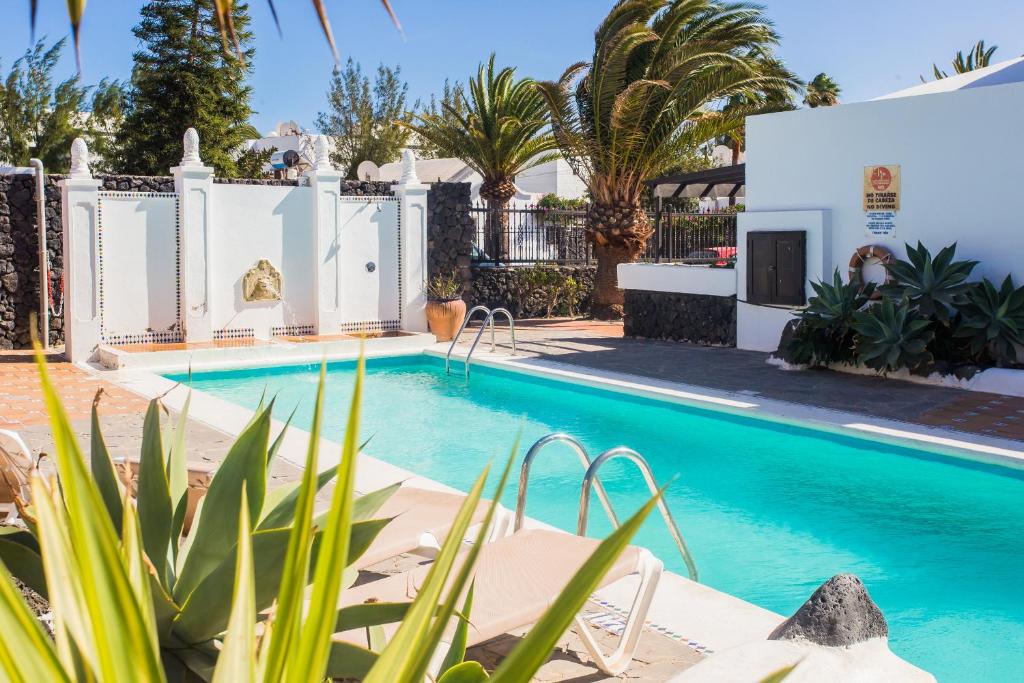 Los Tulipanes - Two-Bedroom Apartment