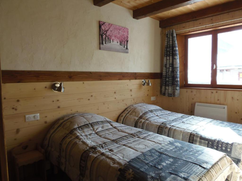 Voodi või voodid majutusasutuse Chalet l'aubépine résidence B&B toas