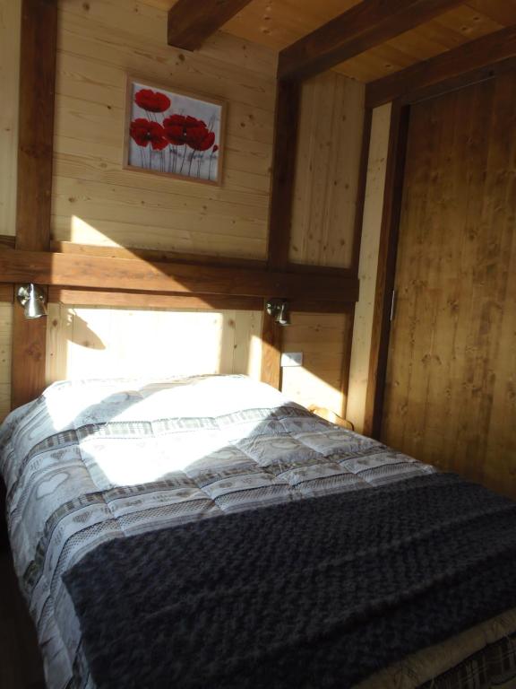 Voodi või voodid majutusasutuse Chalet l'aubépine résidence B&B toas