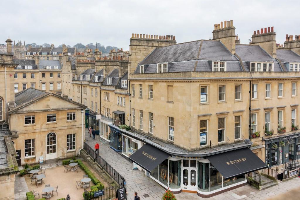 Central Bath near The Circus with parking