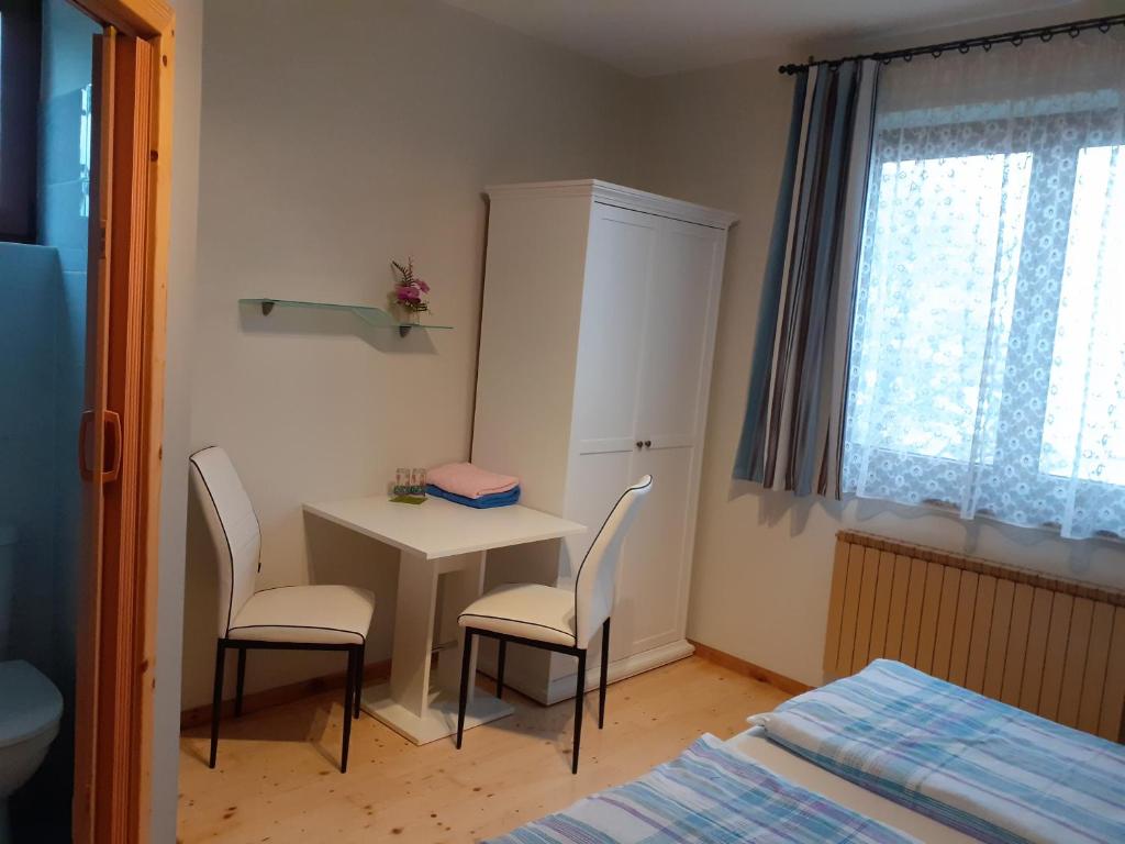 Postel nebo postele na pokoji v ubytování Obstbau und Gästezimmer Stani