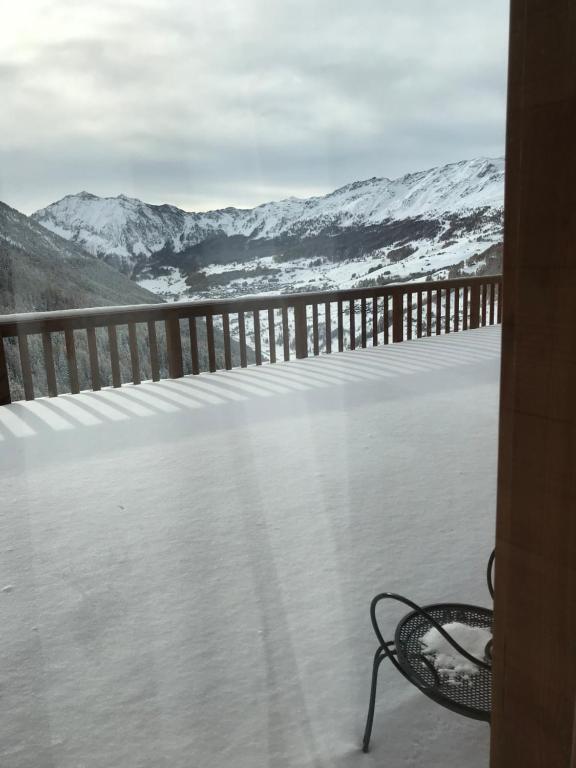 Nespecifikovaný výhled na hory nebo výhled na hory při pohledu z hotelu