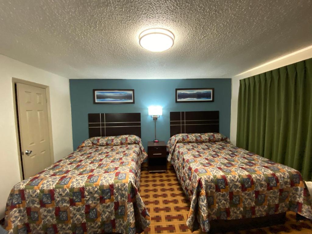 Postel nebo postele na pokoji v ubytování Lodge Inn Wrightstown - Fort Dix