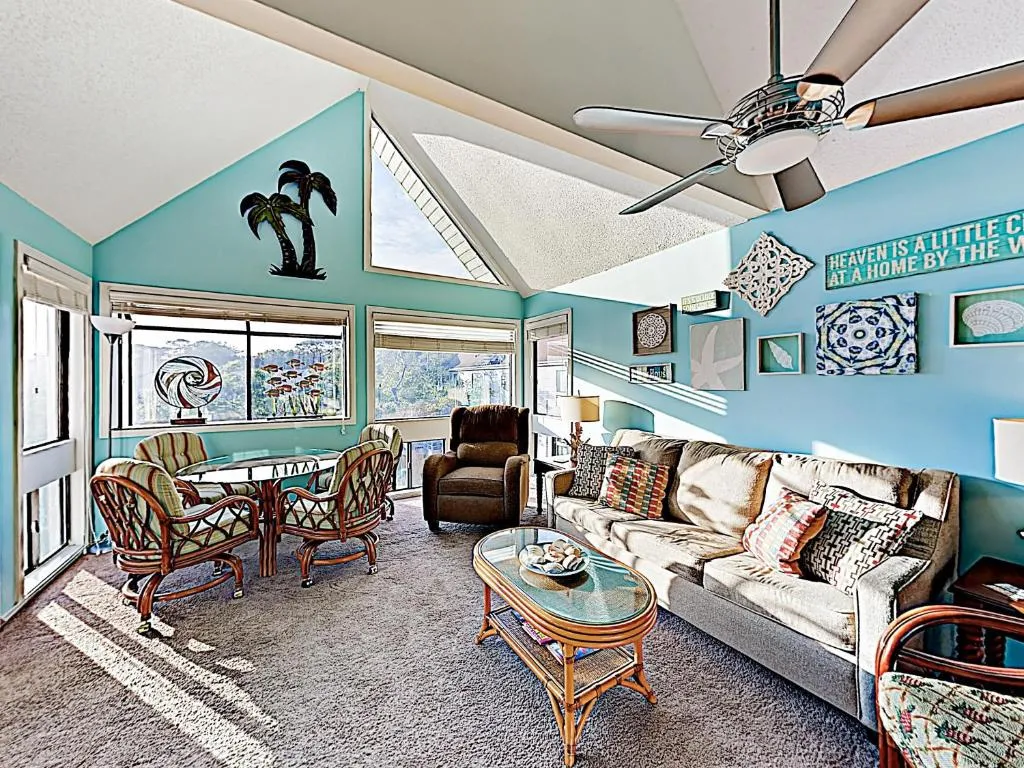 Top-Floor Condo with Two Pools - Walk to Beach! condo, Murrells Inlet (SC), United States