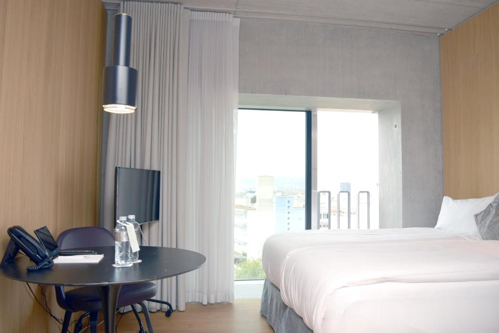 Uma cama ou camas num quarto em Placid Hotel Design & Lifestyle Zurich