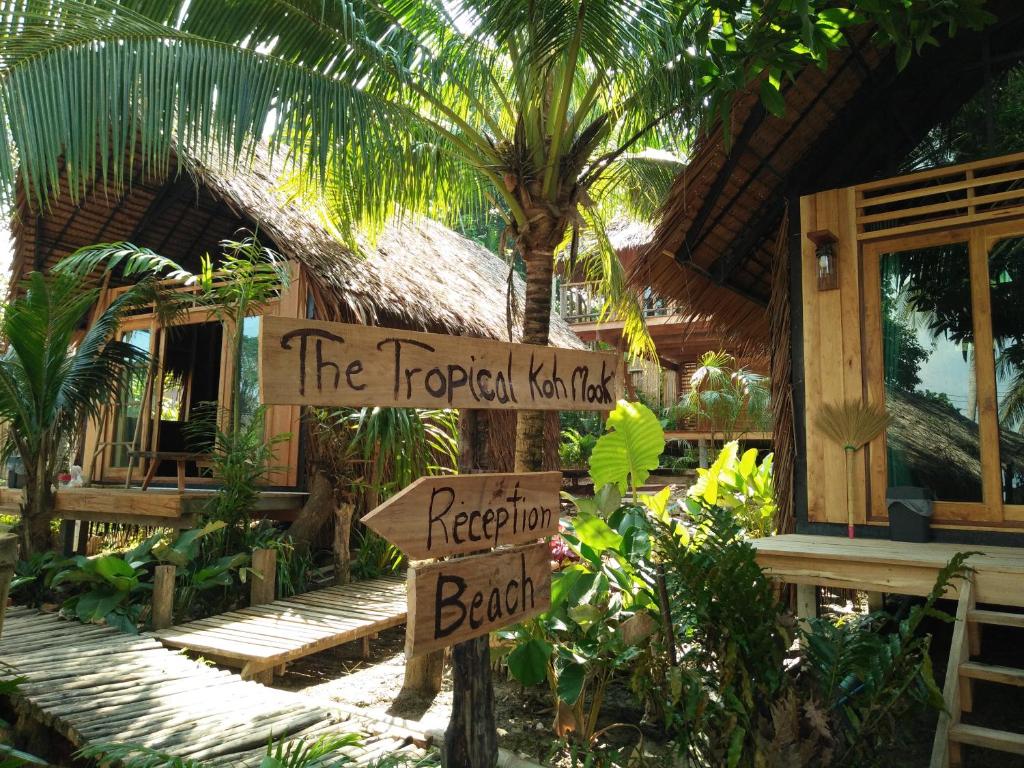 The Tropical Koh Mook - Bungalow With Fan