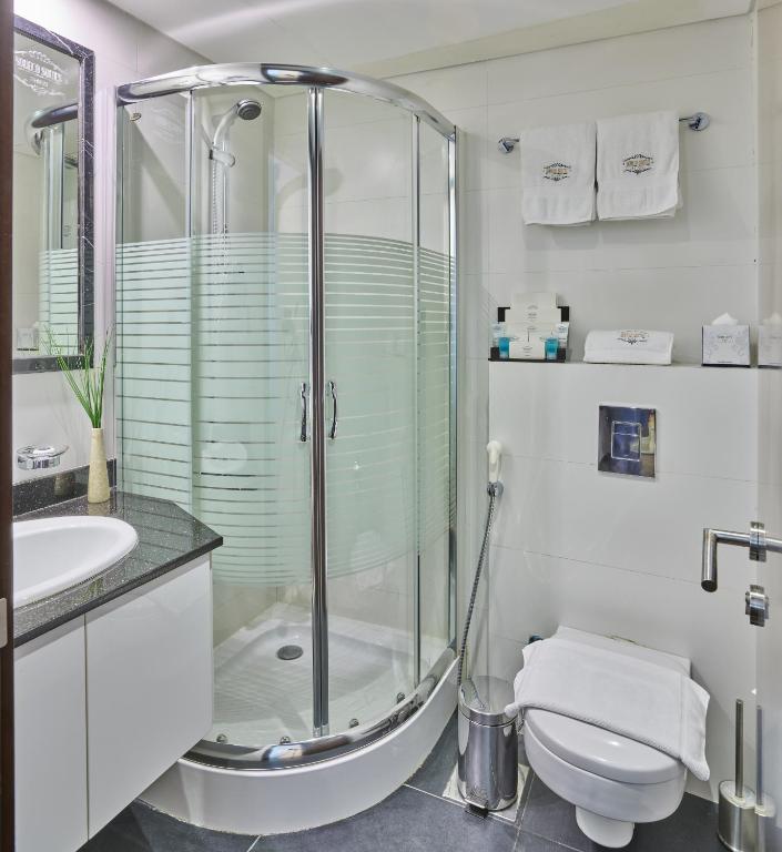 Koupelna v ubytování Sodeco Suites