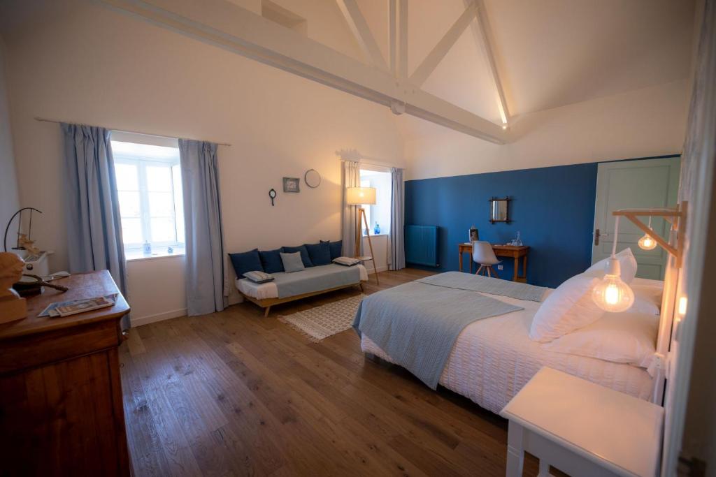 Postel nebo postele na pokoji v ubytování Au Manoir des Loges