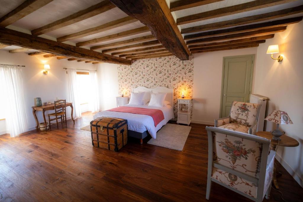 Postel nebo postele na pokoji v ubytování Au Manoir des Loges
