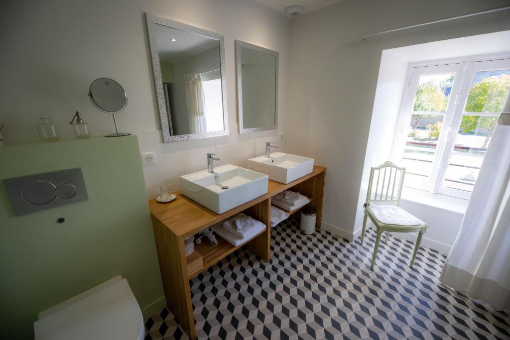 Koupelna v ubytování Au Manoir des Loges