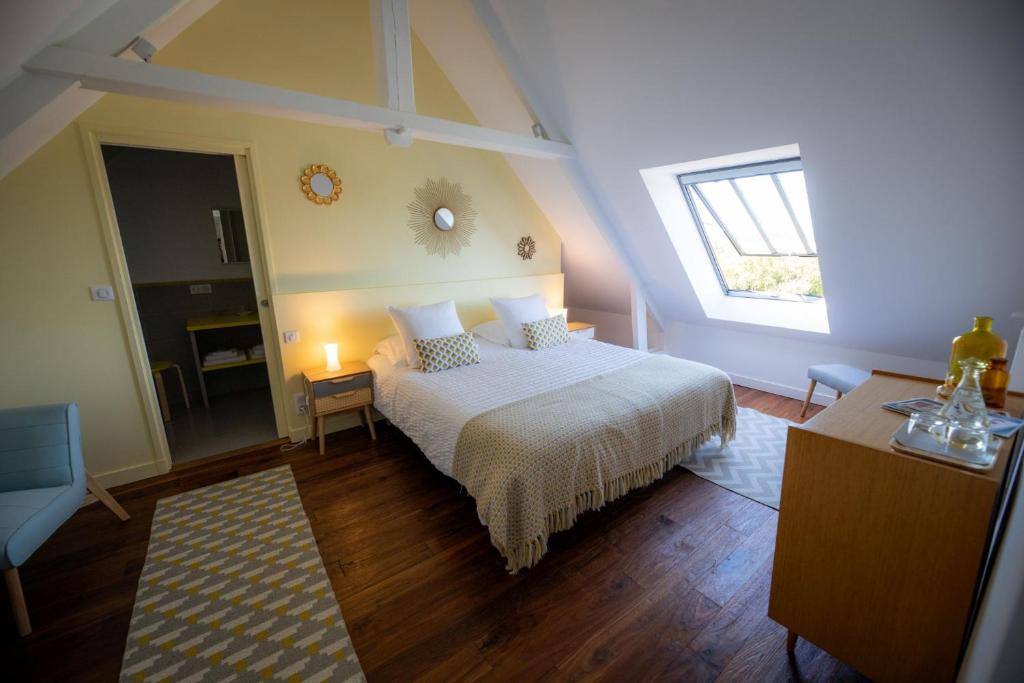 Postel nebo postele na pokoji v ubytování Au Manoir des Loges