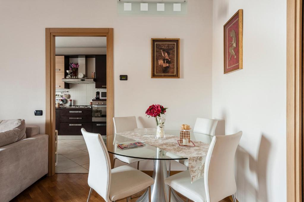 A seating area at Hostly - Family Home Strada dell'Olio - Brand new 2BR, 2 Bathrooms with AC