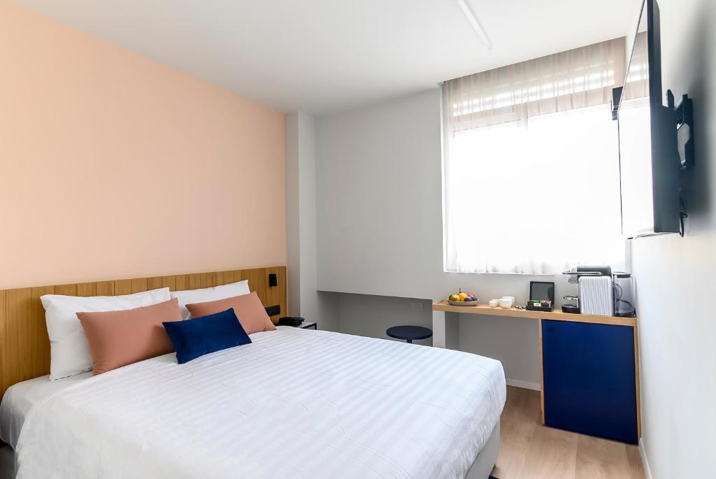 Postel nebo postele na pokoji v ubytování Artist Hotel - an Atlas Boutique Hotel