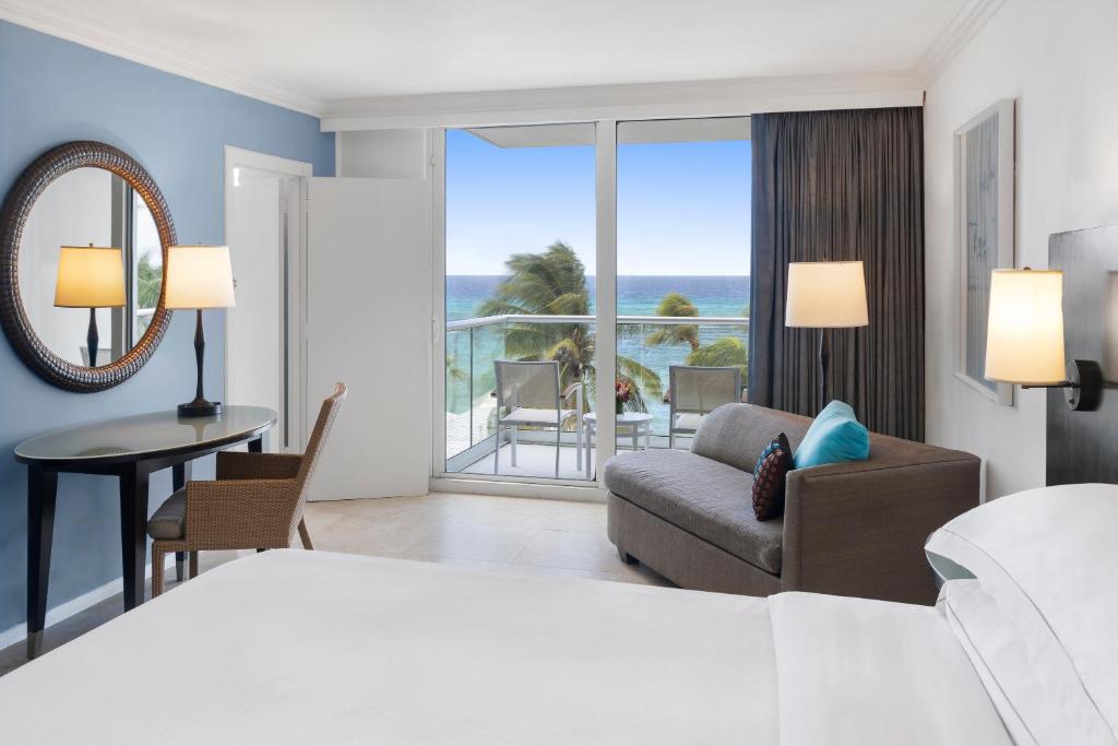 Una cama o camas en una habitación de Dreams Rose Hall All-Inclusive Resort & Spa