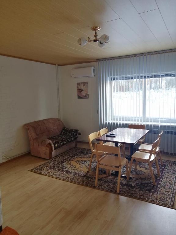 Posezení v ubytování Sangis Motel Haparandavägen 11