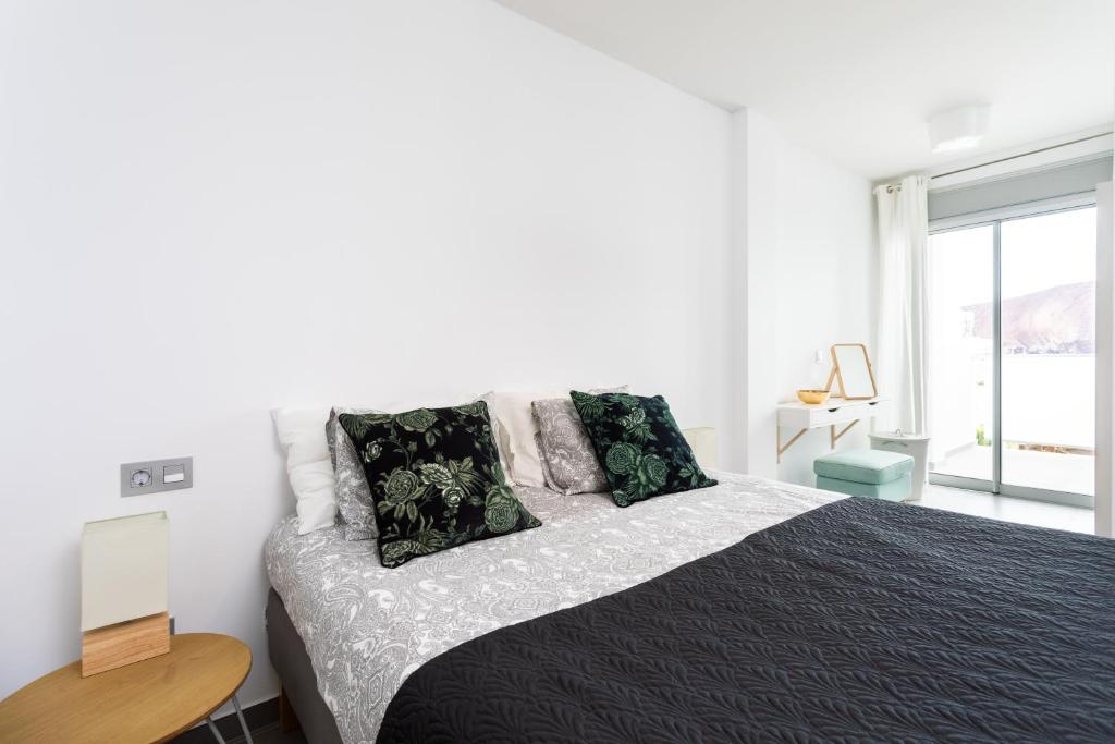 Posteľ alebo postele v izbe v ubytovaní Apartamentos Las Terrazas de Sotavento