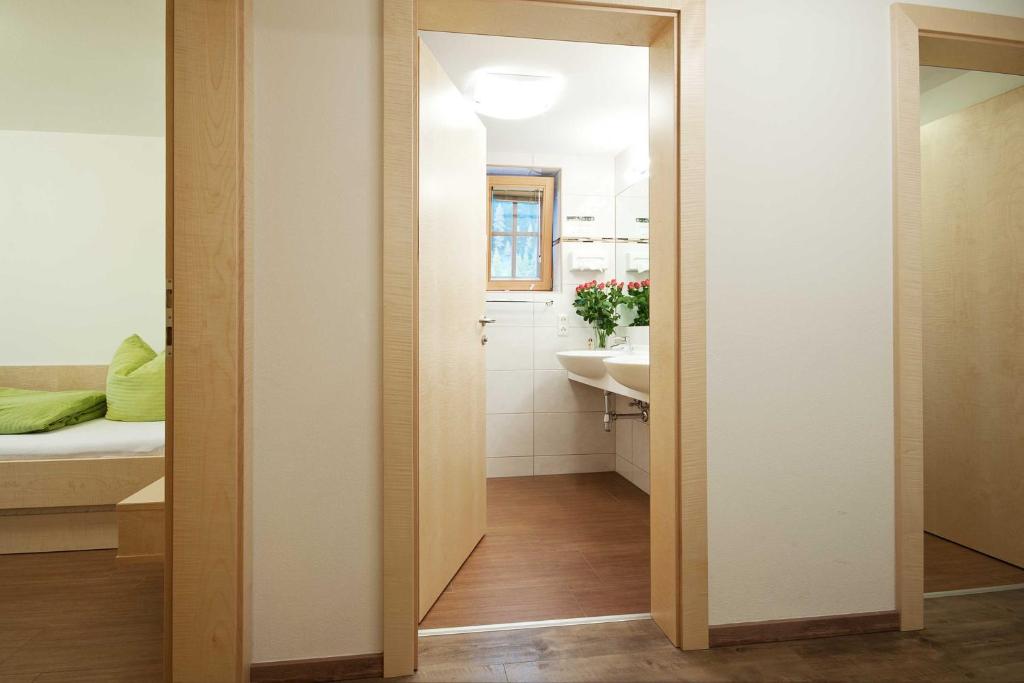 Koupelna v ubytování Landhaus Taurer