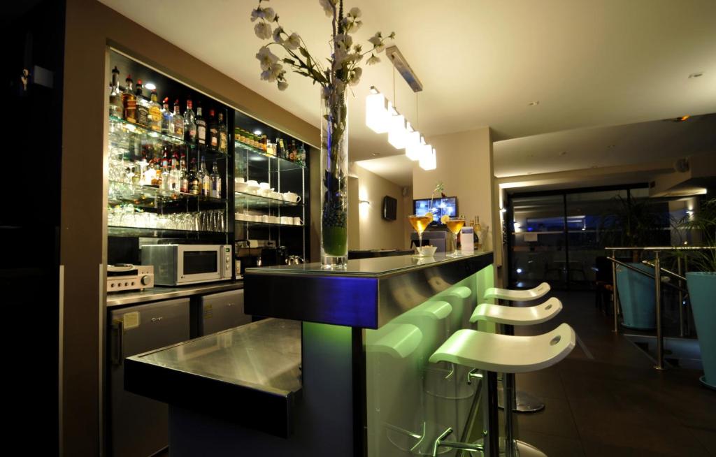 Lounge nebo bar v ubytování Hôtel Baptistin