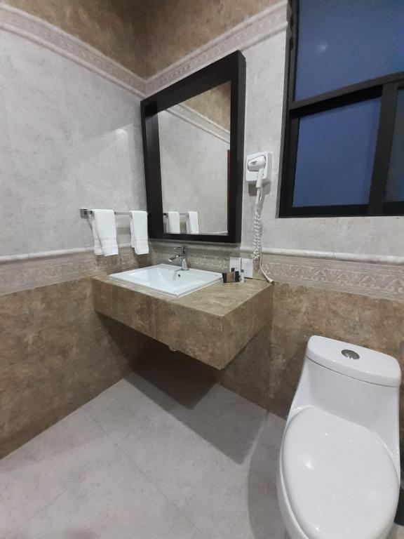 Koupelna v ubytování HOTEL CANDELERO