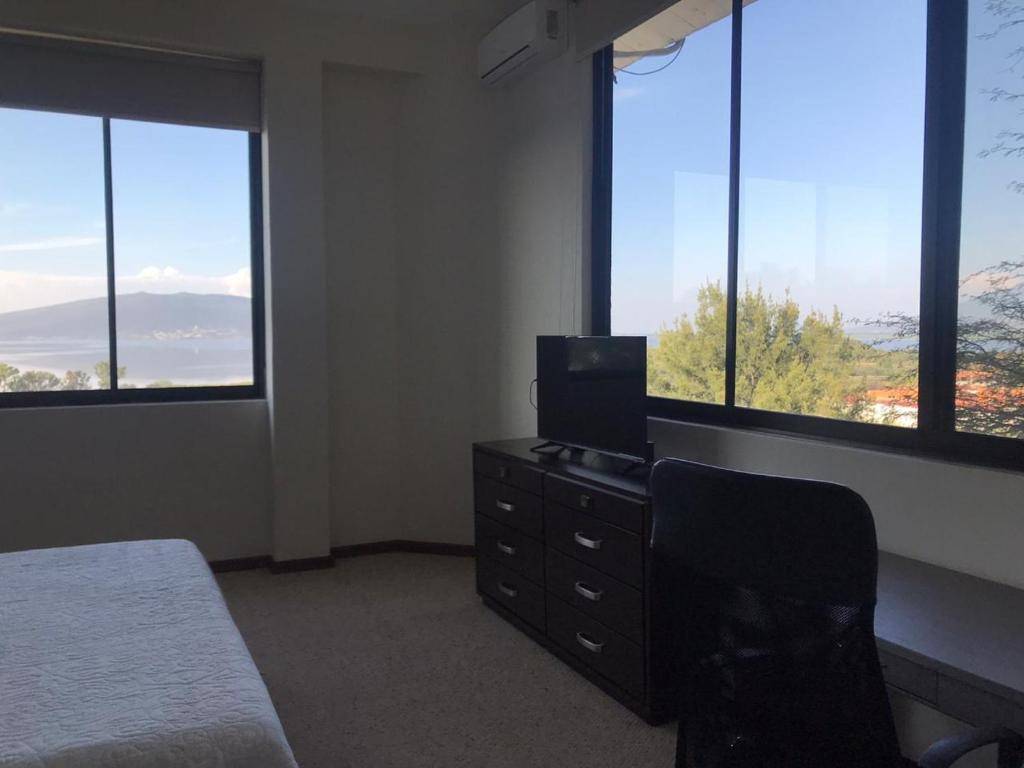 Nespecifikovaný výhled na hory nebo výhled na hory při pohledu z hotelu