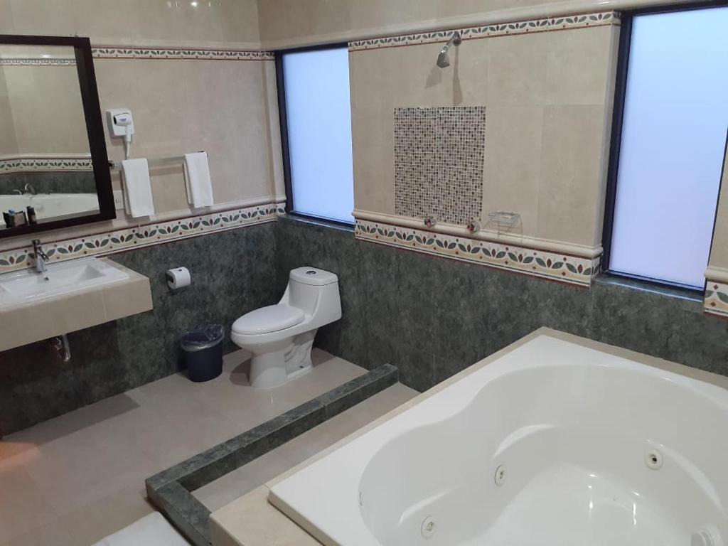 Un baño de HOTEL CANDELERO