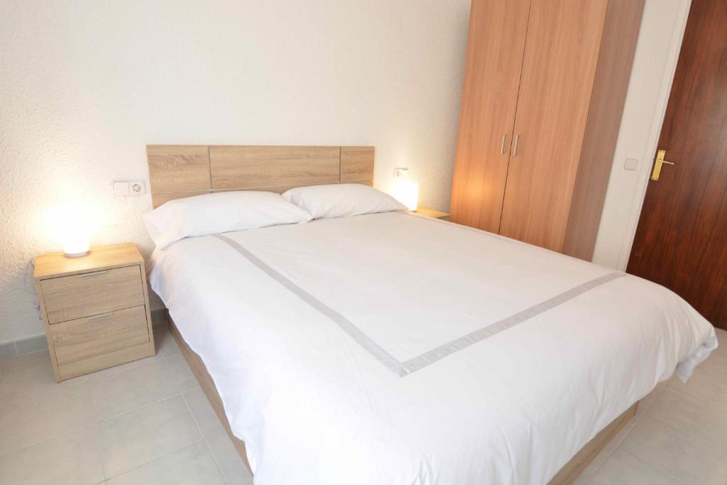 Postel nebo postele na pokoji v ubytování Reus Bedrooms 2 habitaciones con baño privado, sin cocina