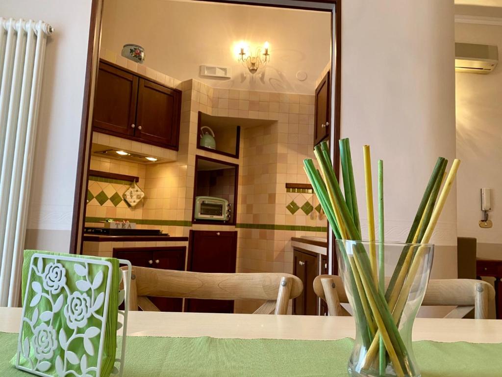 Kuchyňa alebo kuchynka v ubytovaní A DUE PASSI temporary apartment