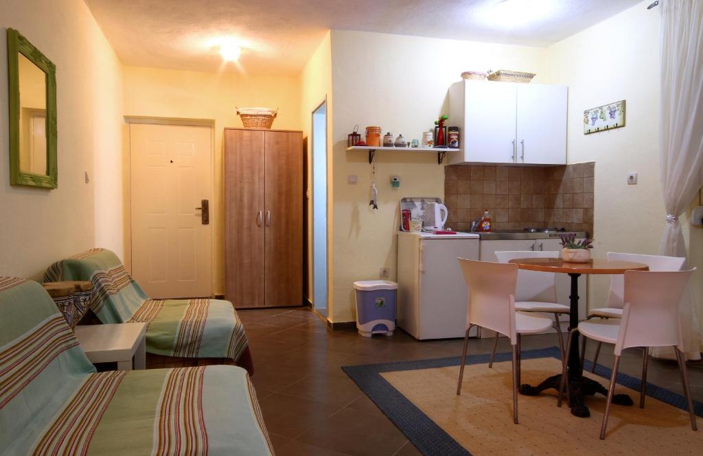 Lighthouse Apartments - 17