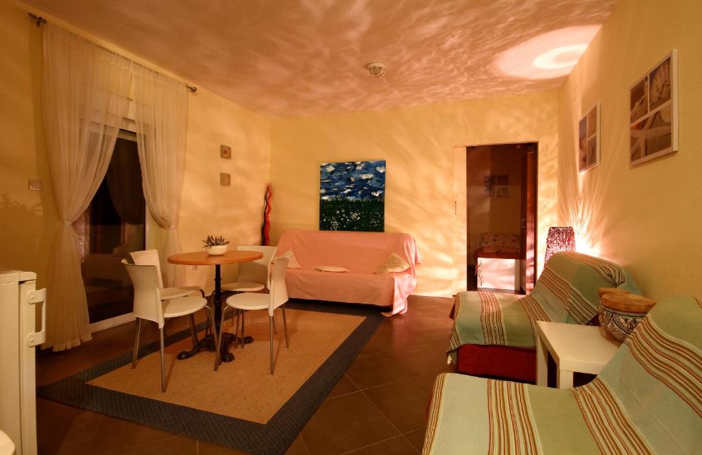 Lighthouse Apartments - 19