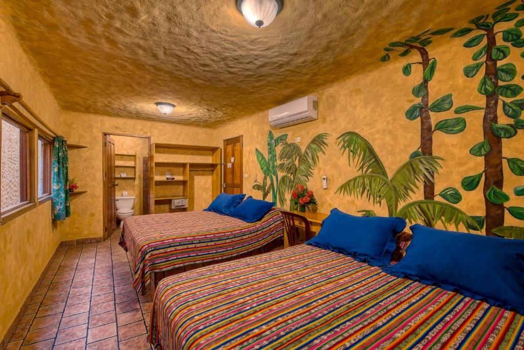Postel nebo postele na pokoji v ubytování El Sano Banano Beachside Hotel