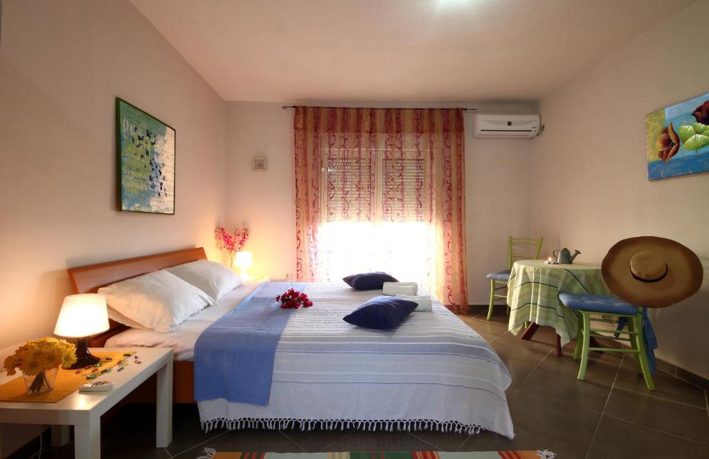 Lighthouse Apartments - 9